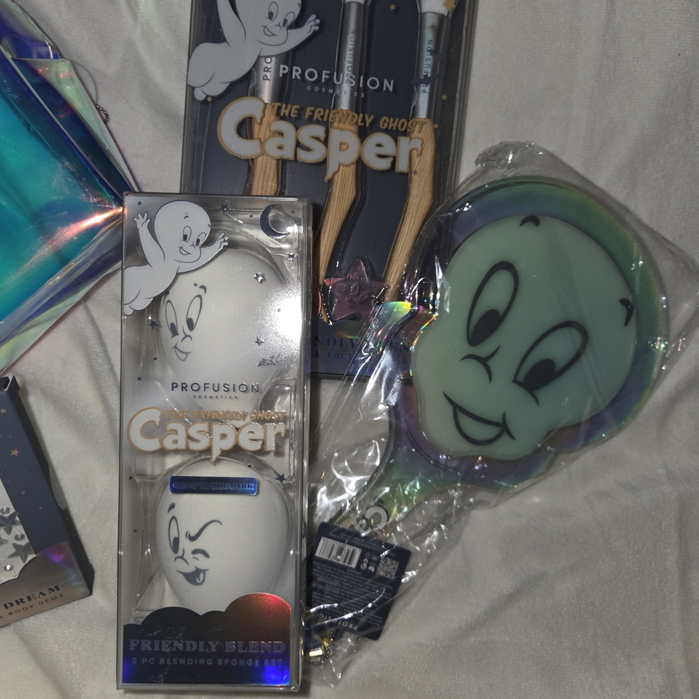 Profusion Cosmetics Casper Makeup Brush Set - Green and White - Picture 2 of 3